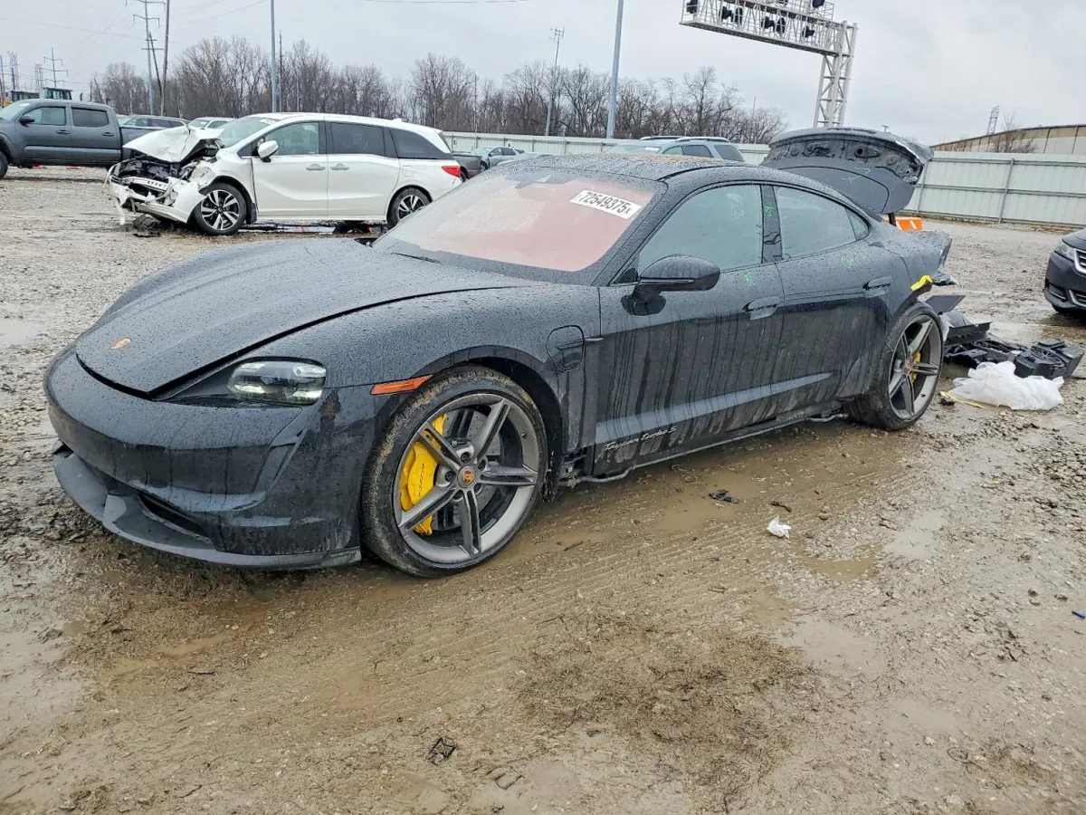 PORSCHE TAYCAN - фото 1