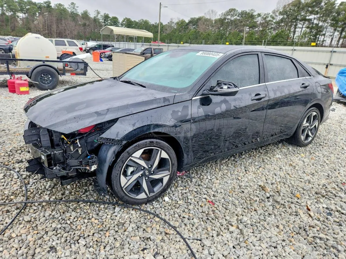 Hyundai Elantra - фото 1