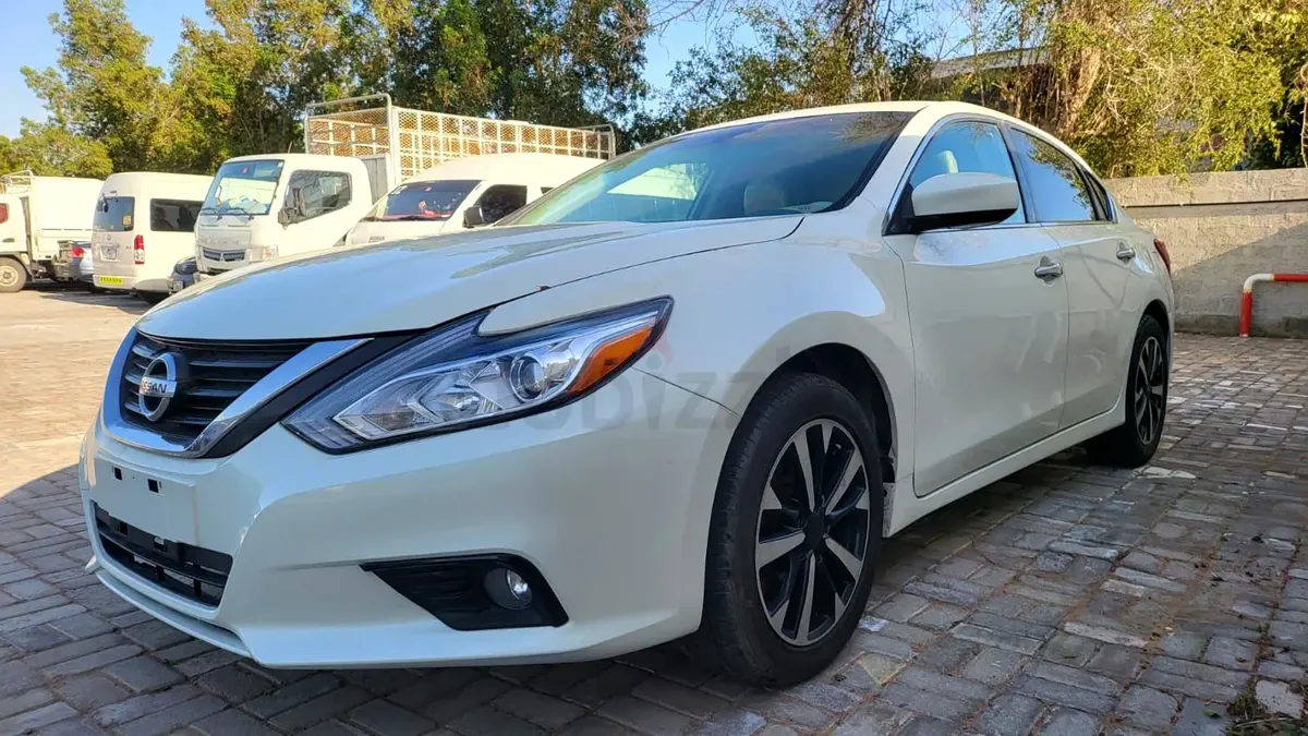 Nissan Altima - фото 1