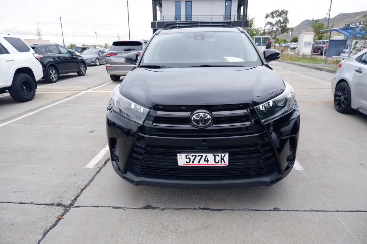 Toyota Highlander - фото 1