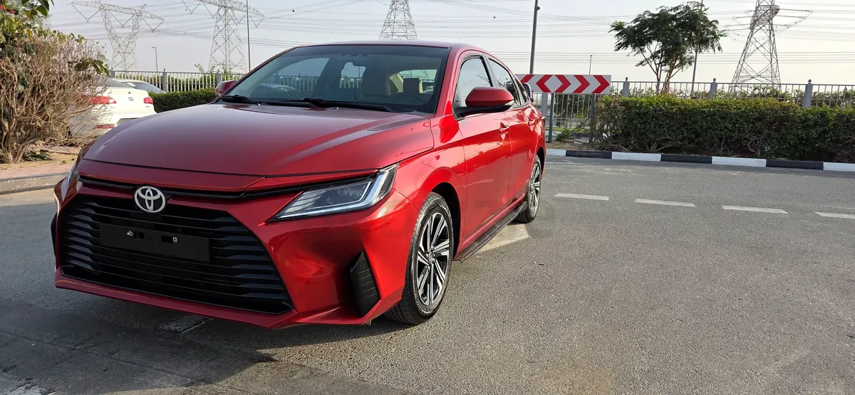 Toyota Yaris - фото 1