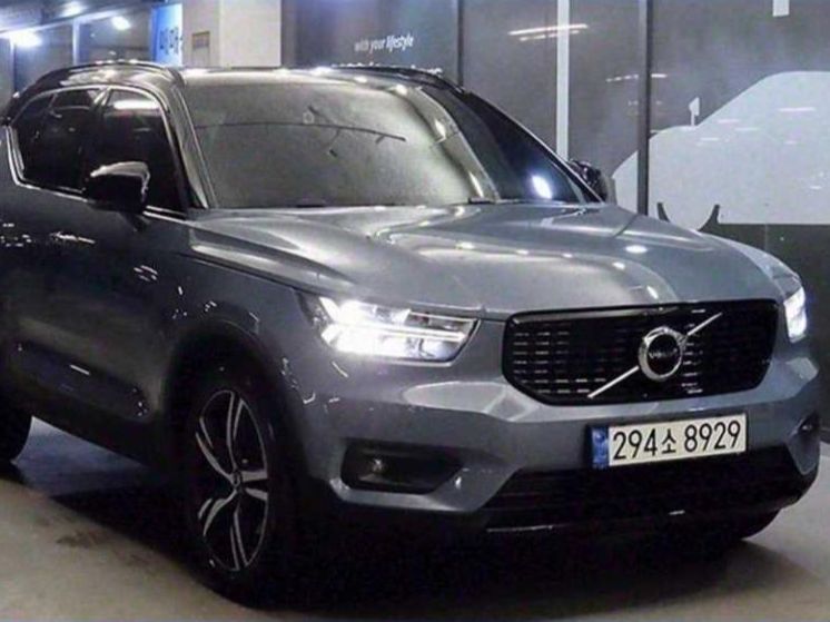 Volvo XC40 B4 AWD R-Design - фото 1