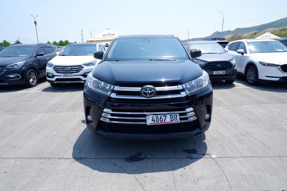 Toyota Highlander - фото 1