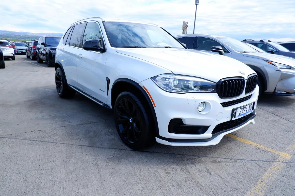 BMW X5 - фото 1
