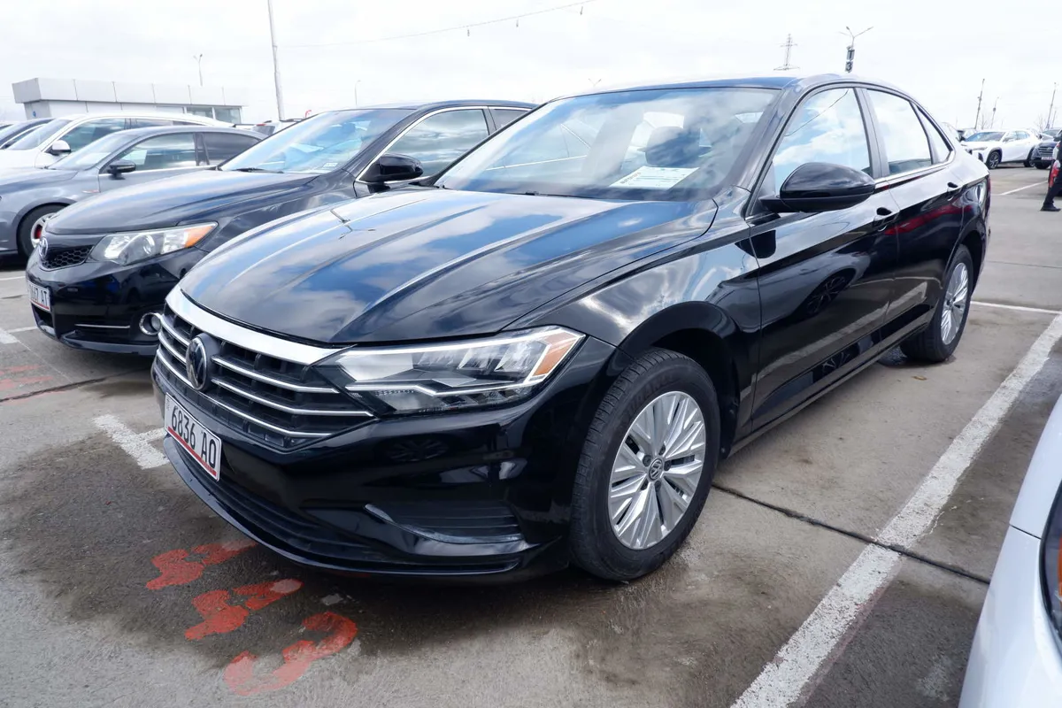 Volkswagen Jetta - фото 1