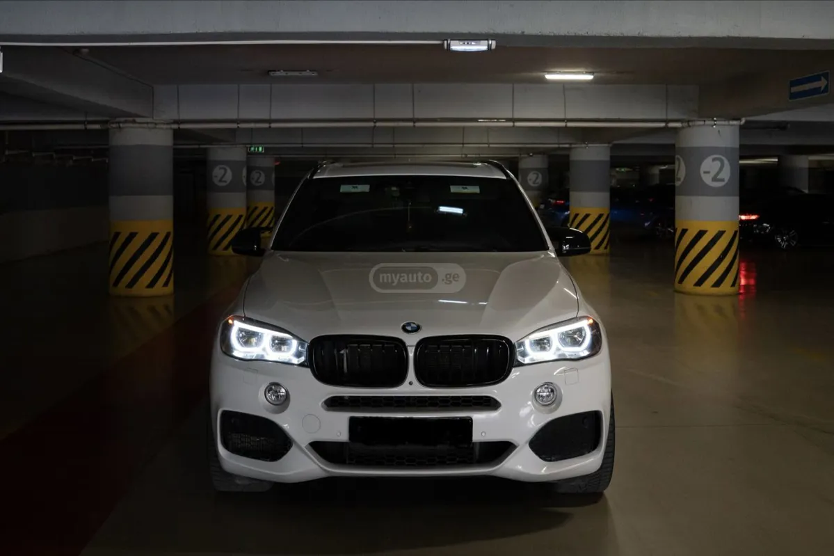 BMW X5 - фото 1