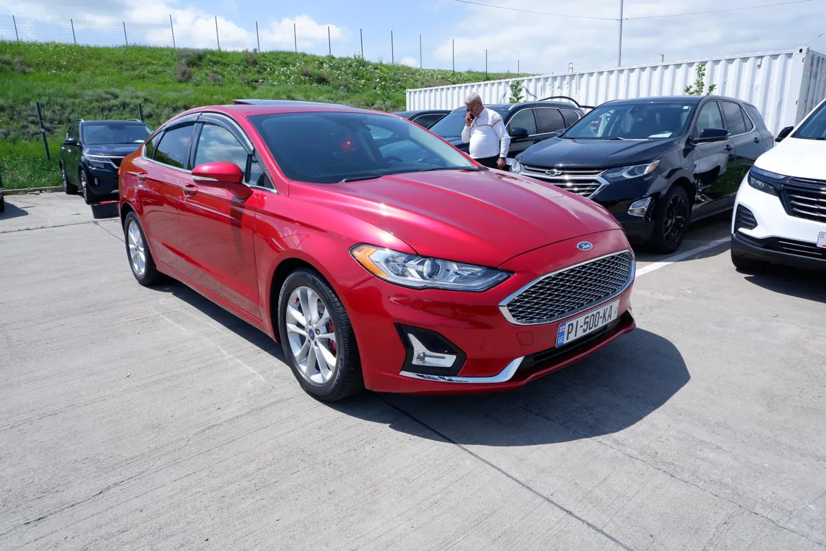 Ford Fusion - фото 1