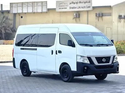 Nissan Urvan - фото 1