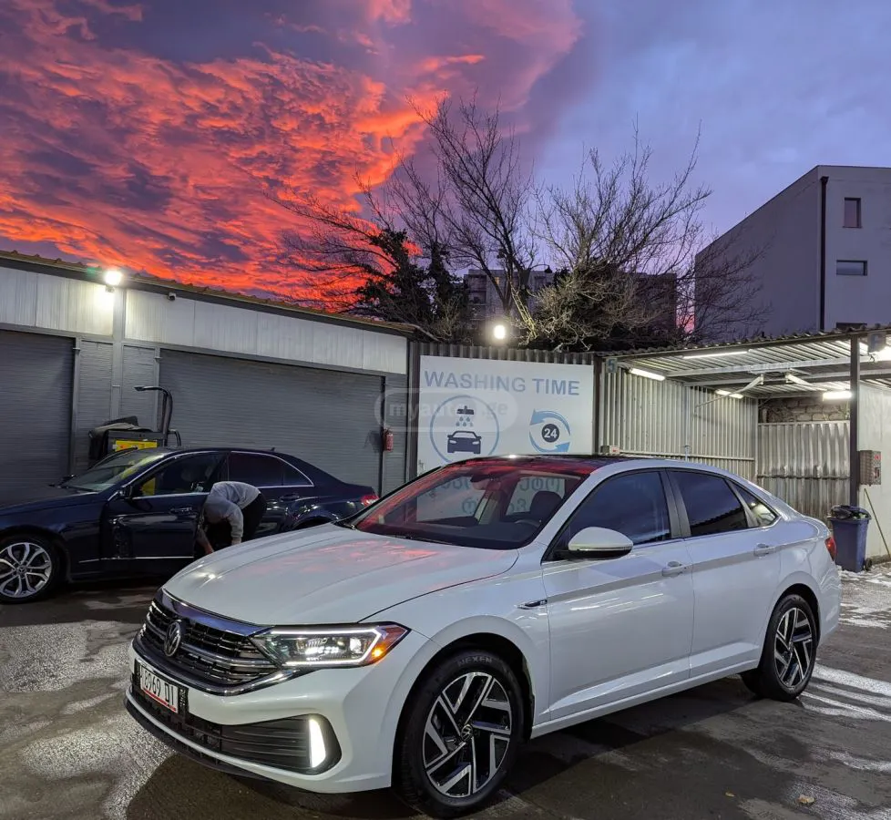 Volkswagen Jetta - фото 1