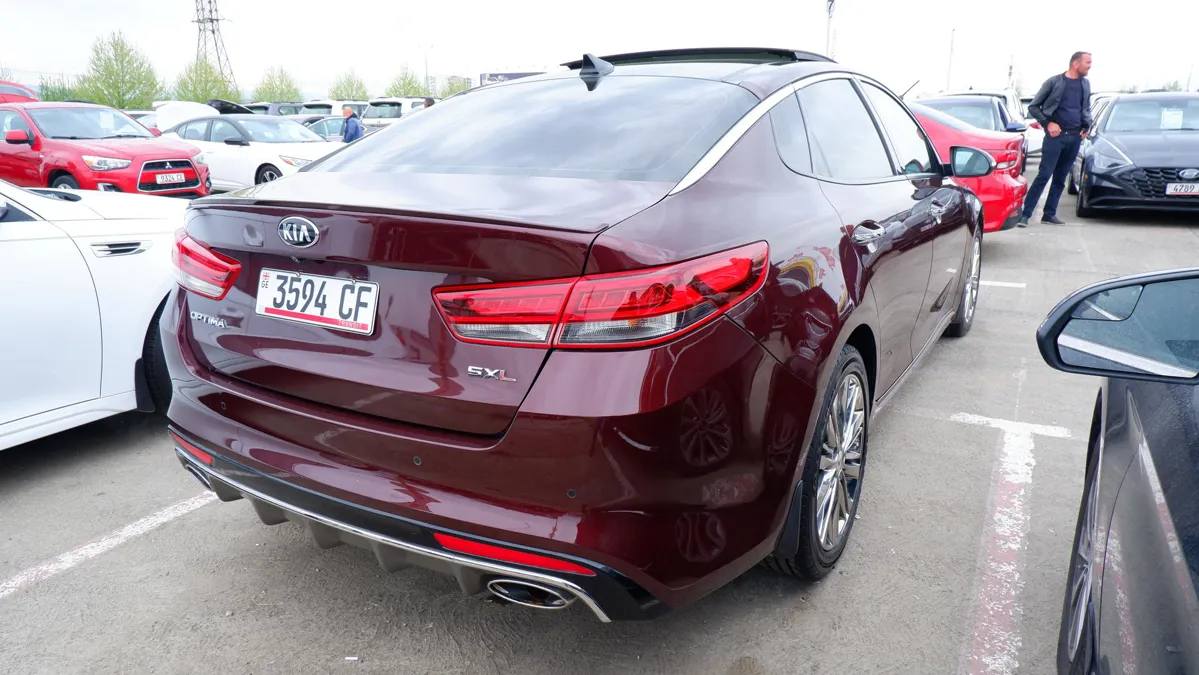 Kia Optima - фото 1
