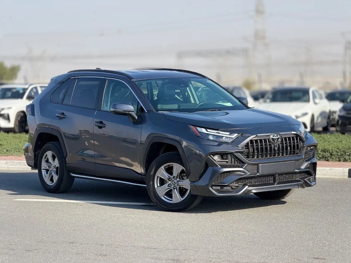 Toyota RAV4 - фото 1