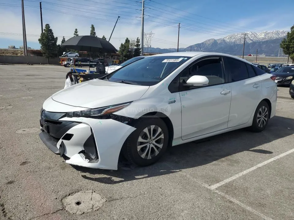Toyota Prius Prime - фото 1