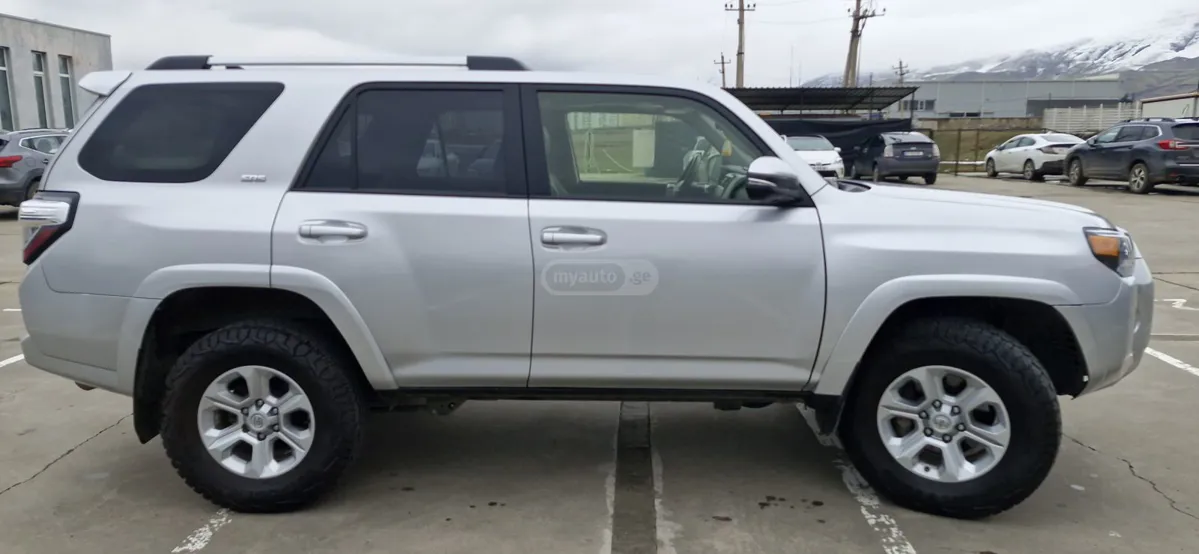 Toyota 4 Runner - фото 1