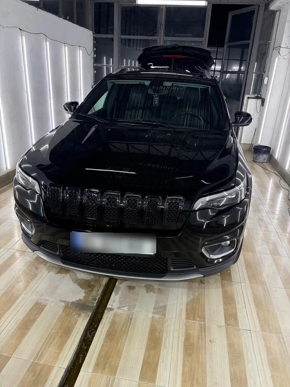 Jeep Cherokee - фото 1