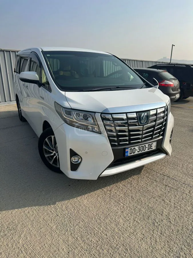 Toyota Alphard - фото 1