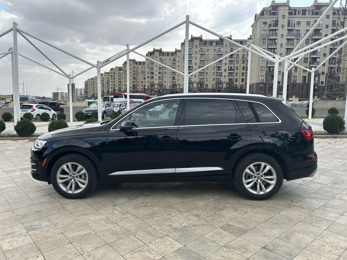 Audi Q7 - фото 1