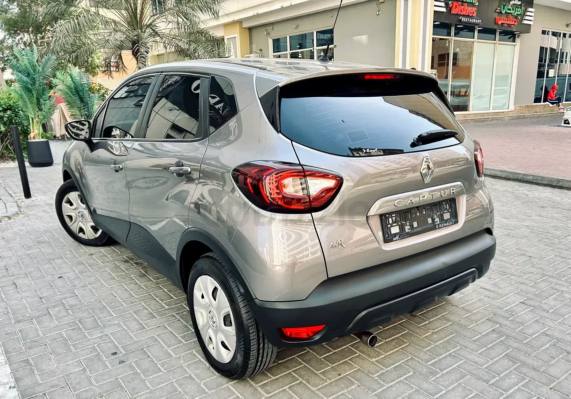 Renault Captur - фото 1