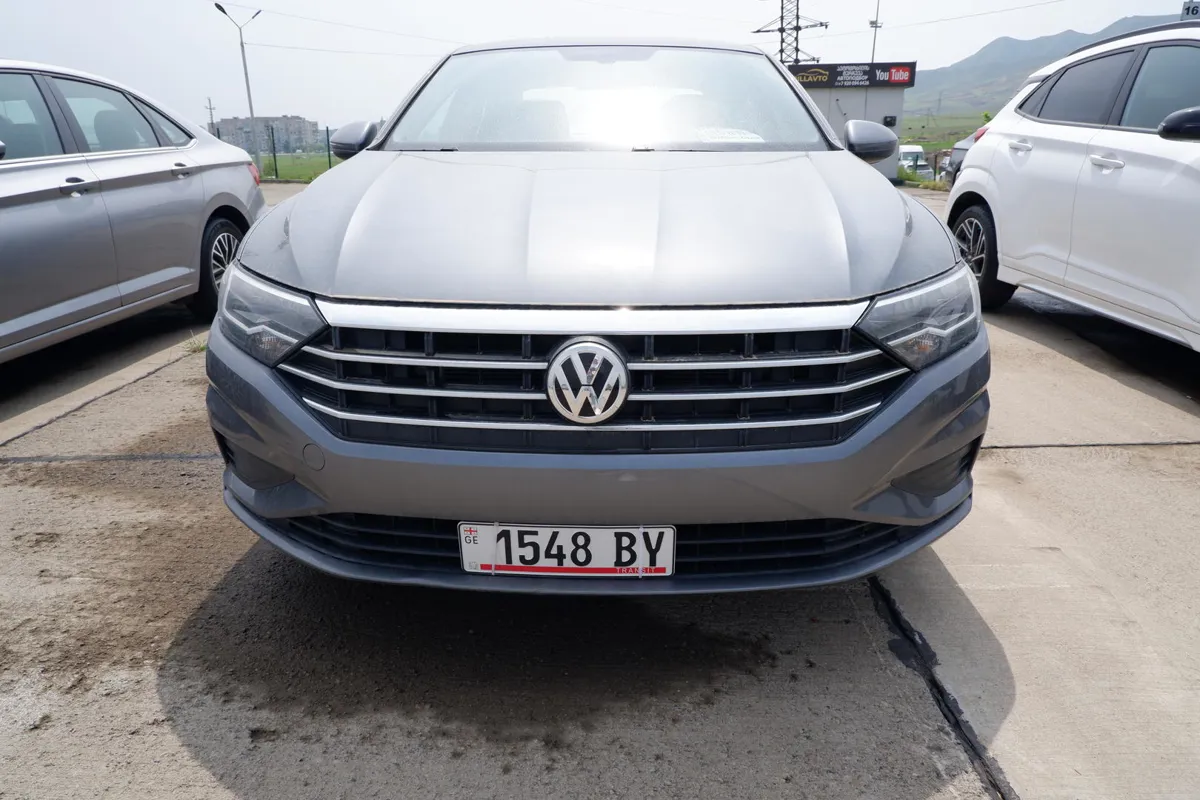 Volkswagen Jetta - фото 1