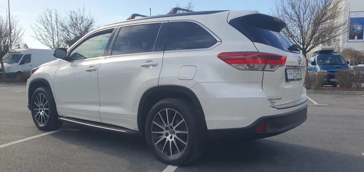 Toyota Highlander - фото 1