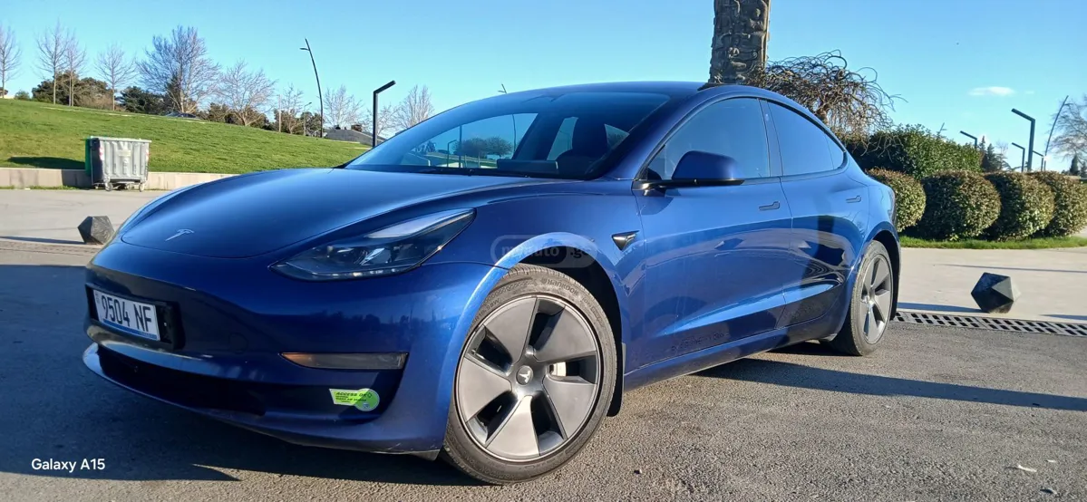 Tesla Model 3 - фото 1