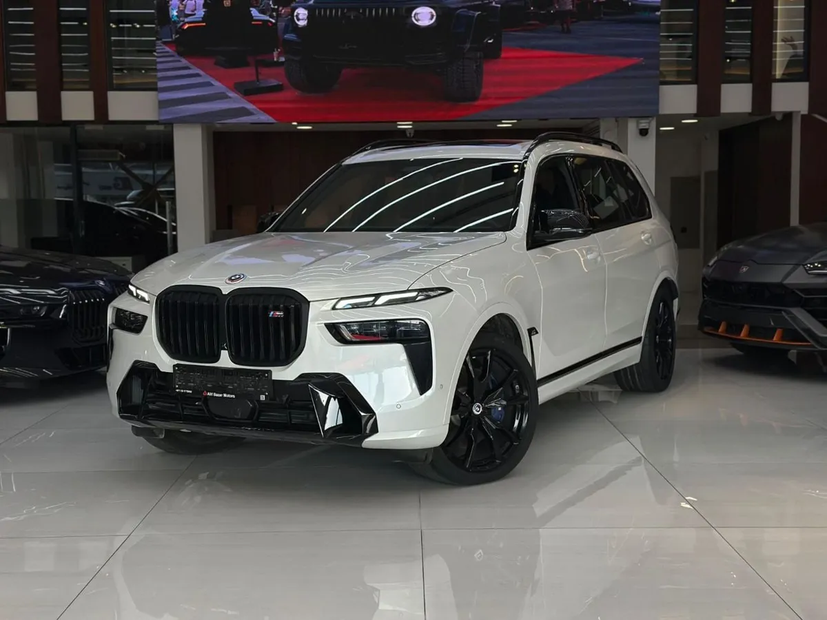 BMW X7 - фото 1
