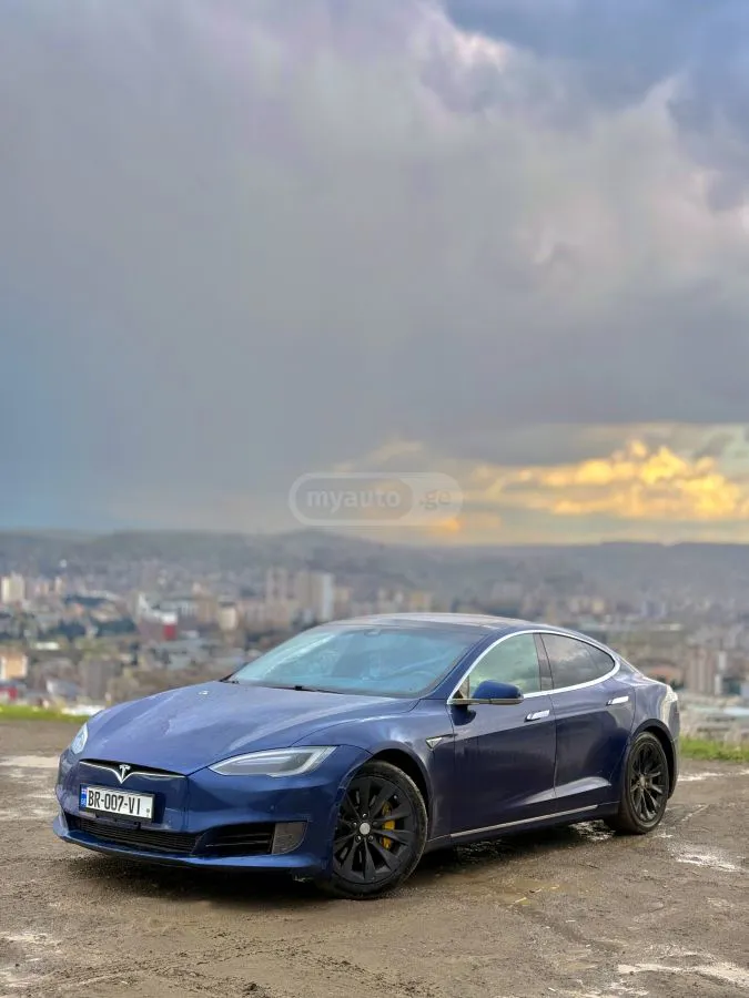 Tesla Model S - фото 1