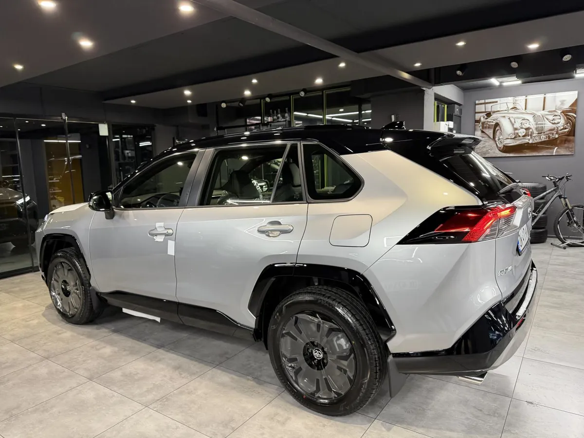 Toyota RAV 4 - фото 1