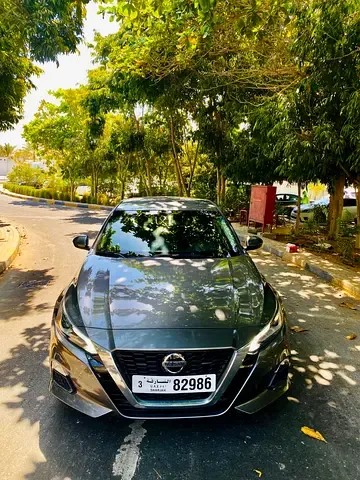 Nissan Altima - фото 1