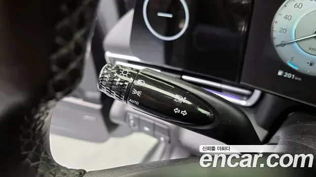 Hyundai AVANTE - фото 1