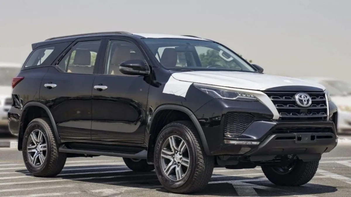 Toyota Fortuner - фото 1