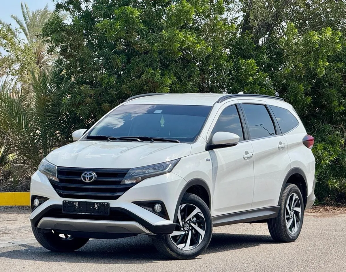 Toyota Rush - фото 1