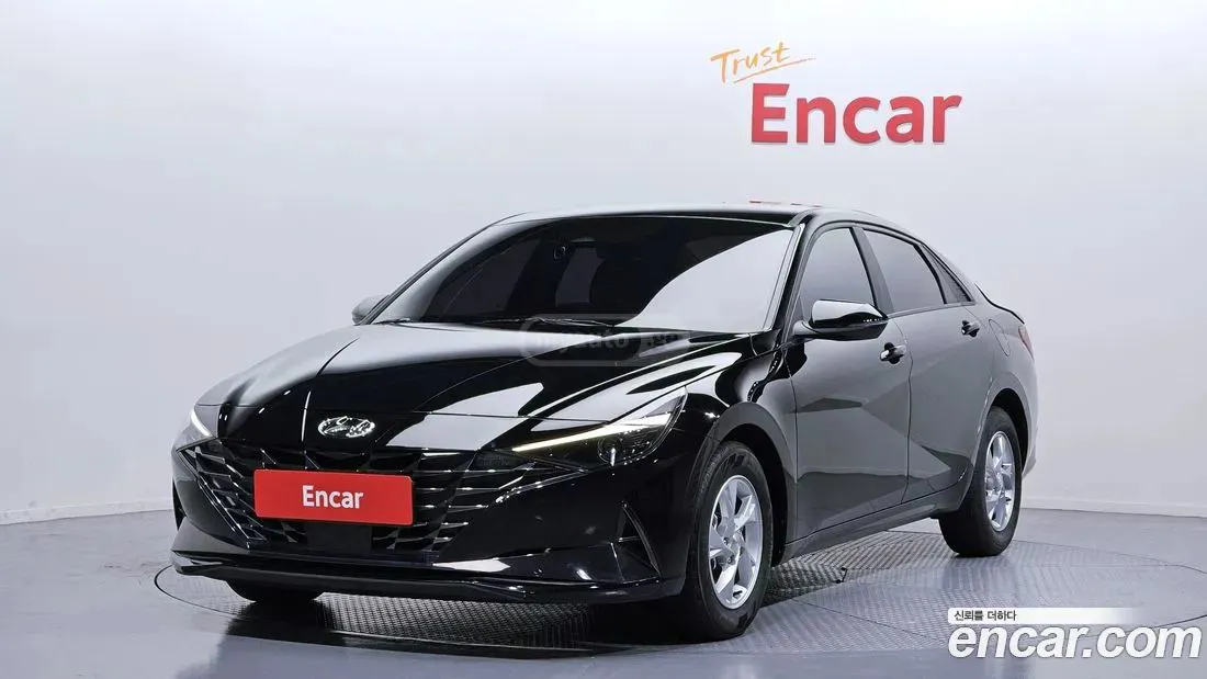 Hyundai Elantra - фото 1