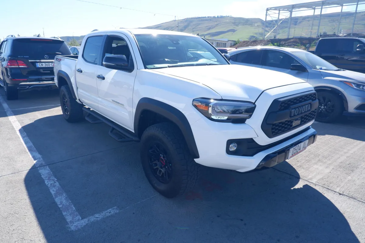 Toyota Tacoma - фото 1