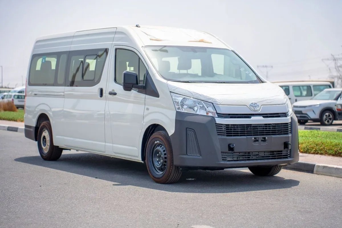 Toyota Hiace - фото 1