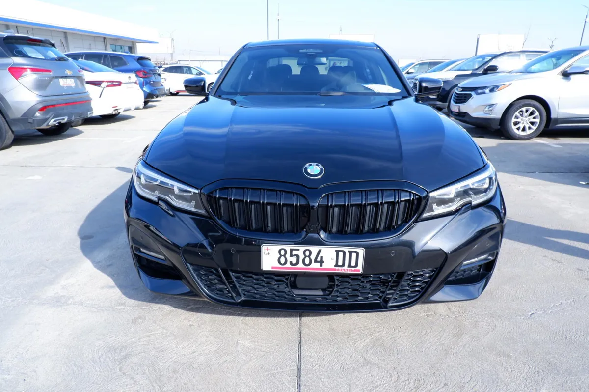 BMW 330 - фото 1