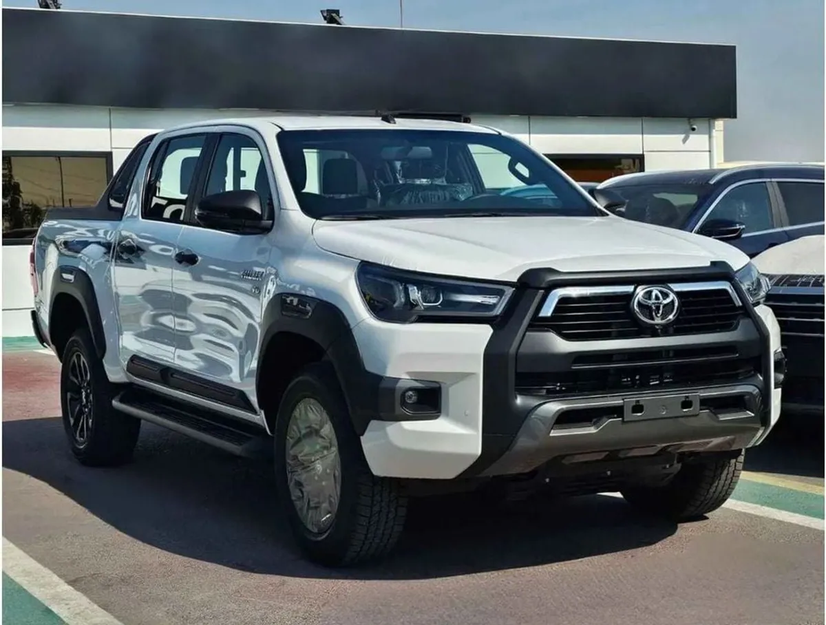 Toyota Hilux - фото 1