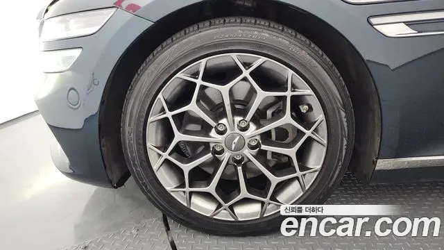 Genesis G80 - фото 1