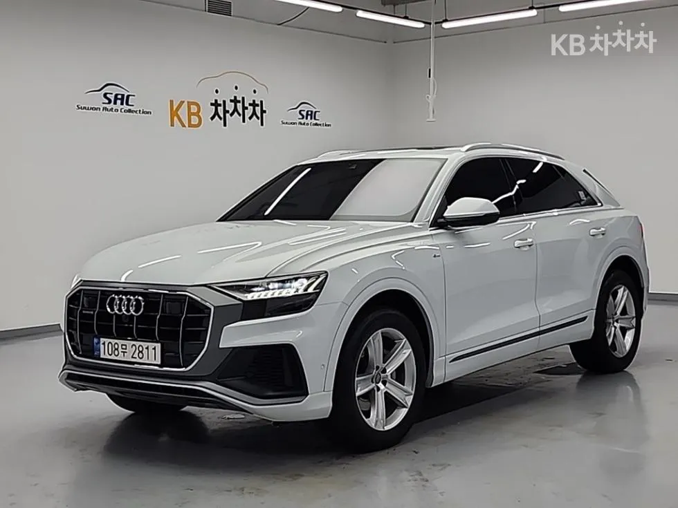 Audi Q8 3.0 45 TDI Quattro Premium - фото 1
