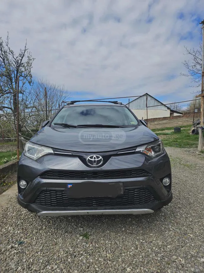 Toyota RAV 4 - фото 1