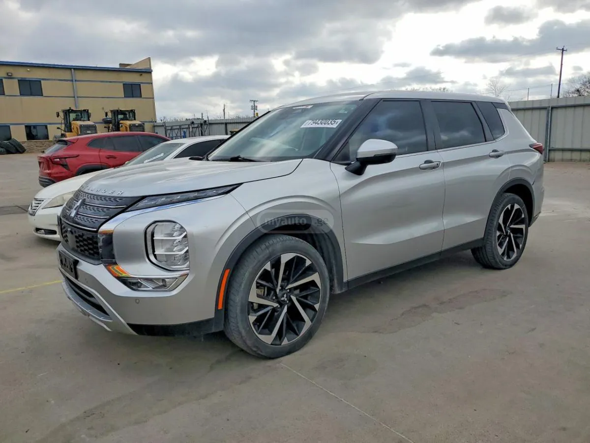 Mitsubishi Outlander - фото 1