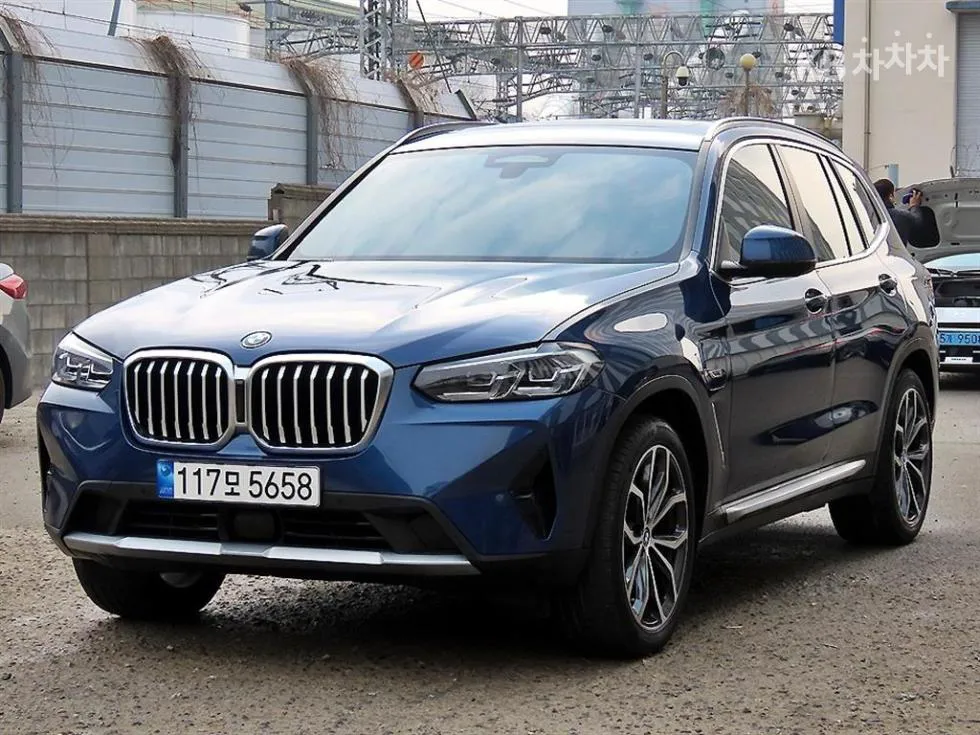 BMW X3 (G01) xDrive 30e xLine - фото 1