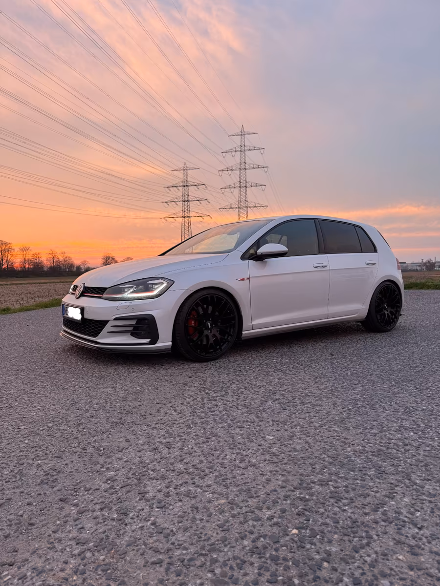 Volkswagen Golf - фото 1