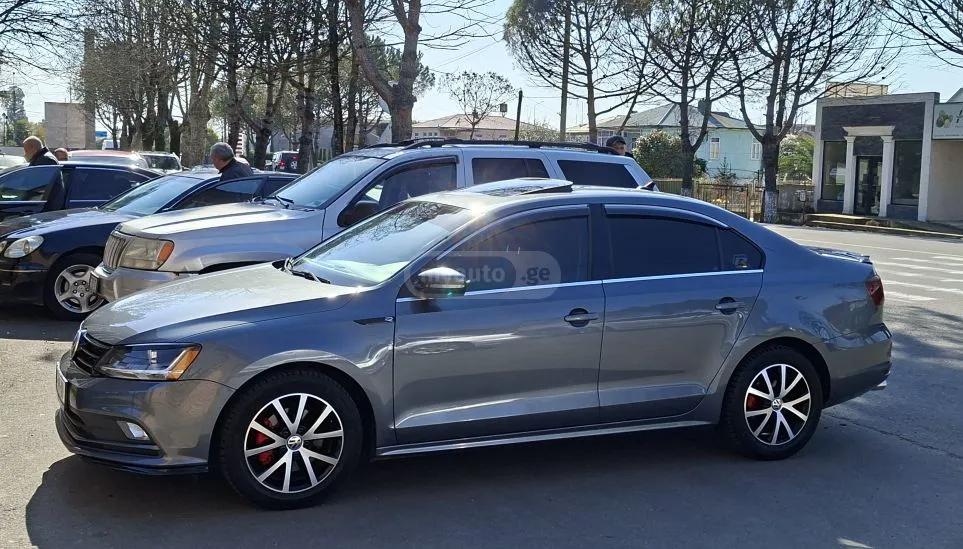 Volkswagen Jetta - фото 1