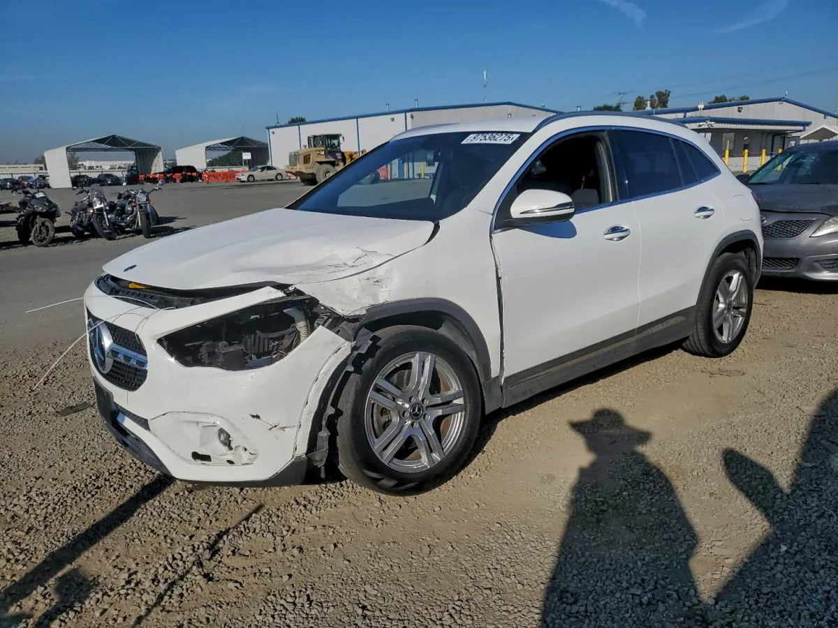 MERCEDES-BENZ GLA - фото 1