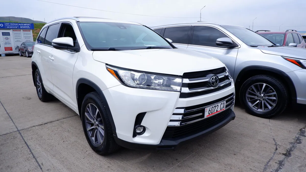 Toyota Highlander - фото 1