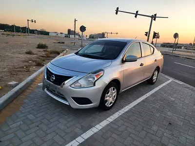 Nissan Versa - фото 1