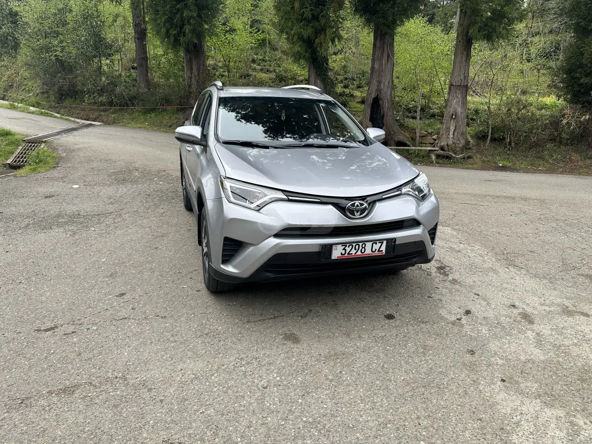 Toyota RAV 4 - фото 1