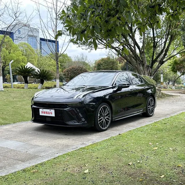 LYNK & CO 03 - фото 1