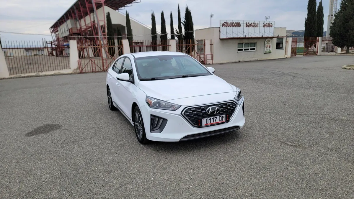 Hyundai Ioniq - фото 1