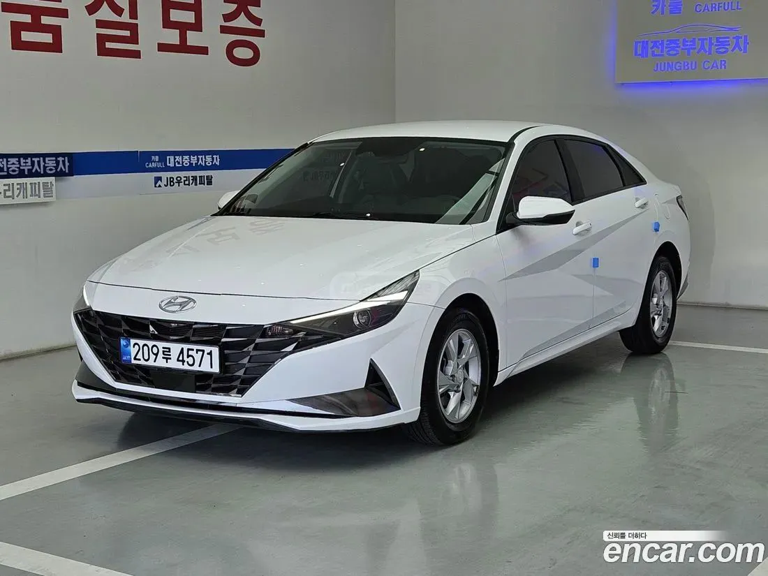 Hyundai Elantra - фото 1